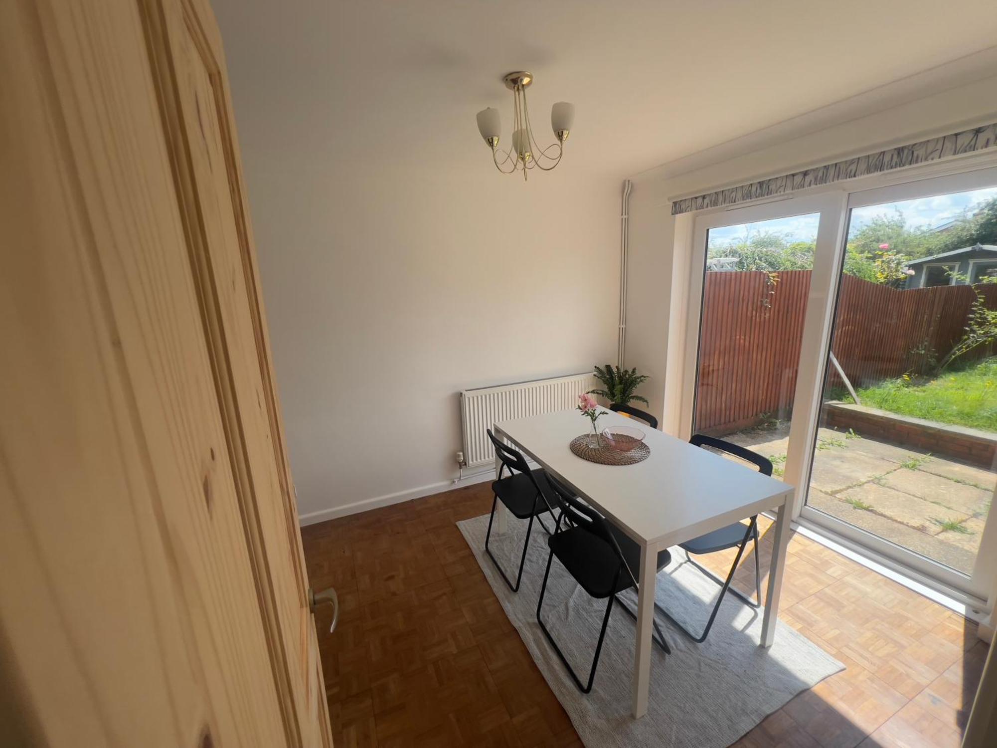 Charming 3-Bed House In Leighton Buzzard Villa Buitenkant foto